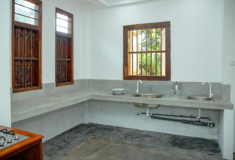 민박 Savindra Villa