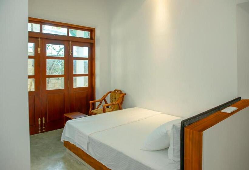 민박 Savindra Villa