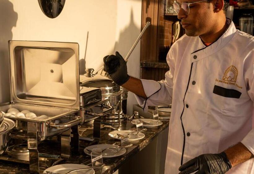 تختخواب و صبحانه Sun And Sand Guest House