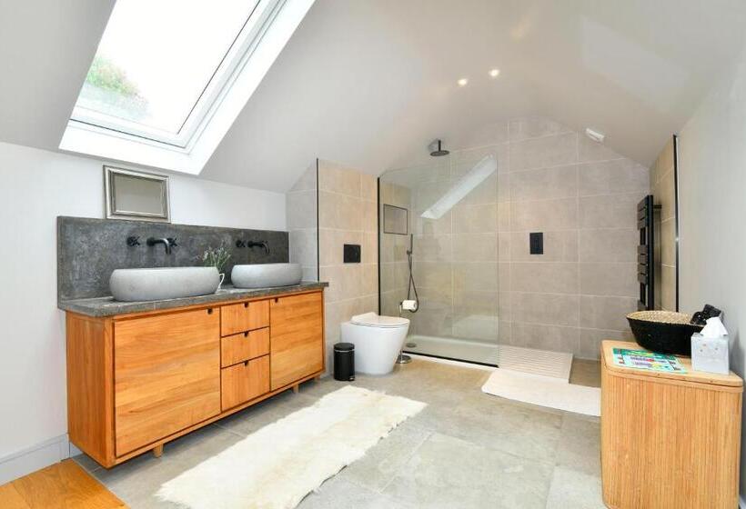 ベッドアンドブレックファースト Water Edge