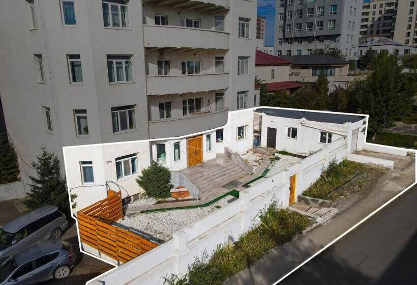 تختخواب و صبحانه White Hostel Mongolia