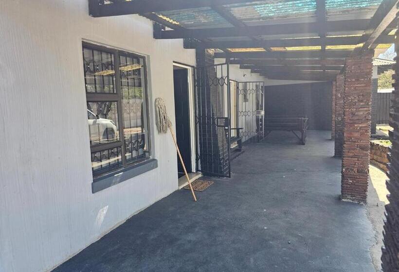 Bed and Breakfast Yello Guest House Ce2