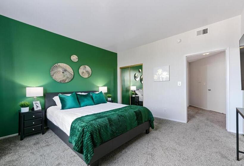Beverly Hills Glamour Oasis 2 Br Apt With Parking 304