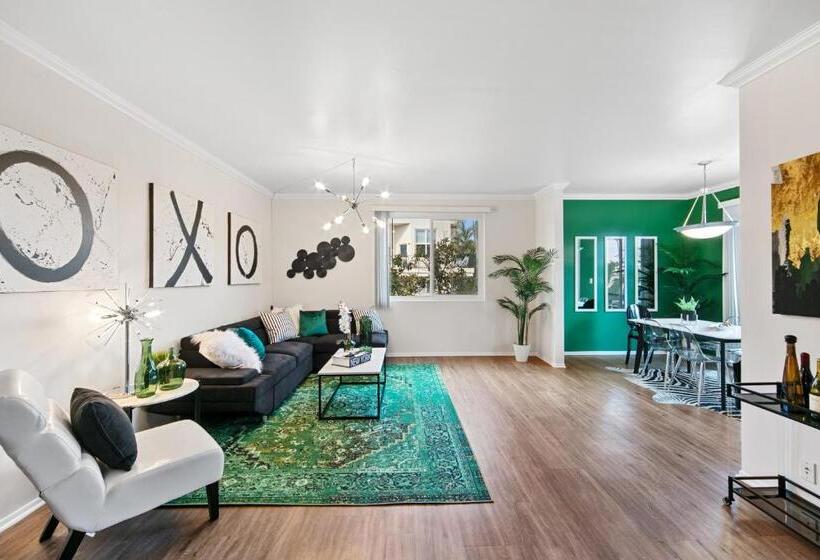 Beverly Hills Glamour Oasis 2 Br Apt With Parking 304