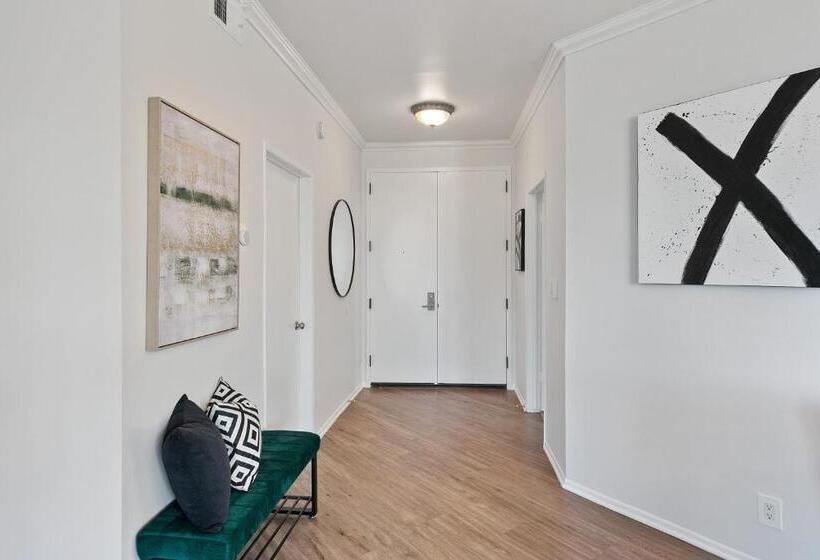 Beverly Hills Glamour Oasis 2 Br Apt With Parking 304