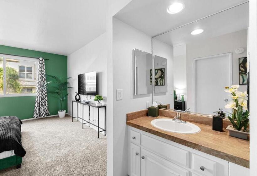 Beverly Hills Glamour Oasis 2 Br Apt With Parking 304