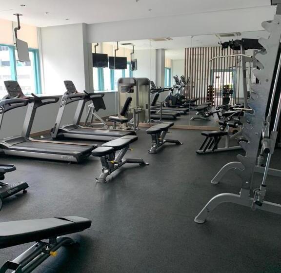 Bgc Staycation At Casa Lucca 200mbps Wifi