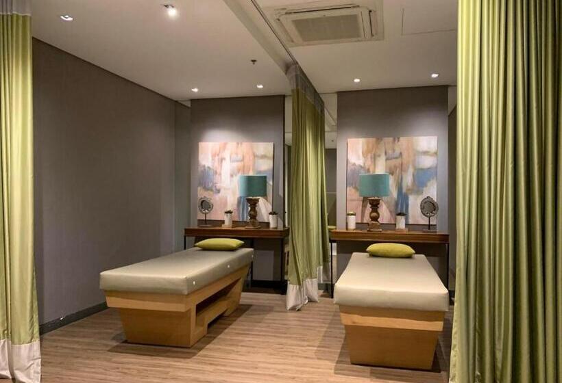 Bgc Staycation At Casa Lucca 200mbps Wifi