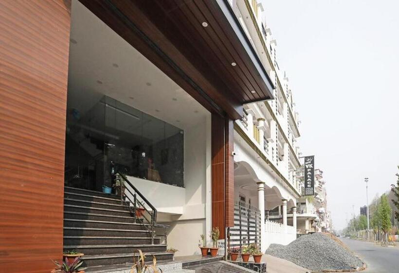 ホテル Aastha Shree Dham