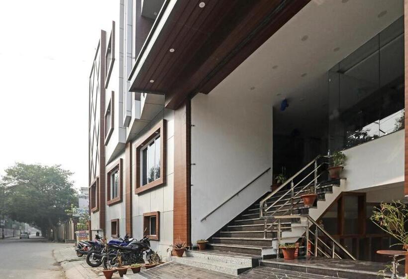 ホテル Aastha Shree Dham