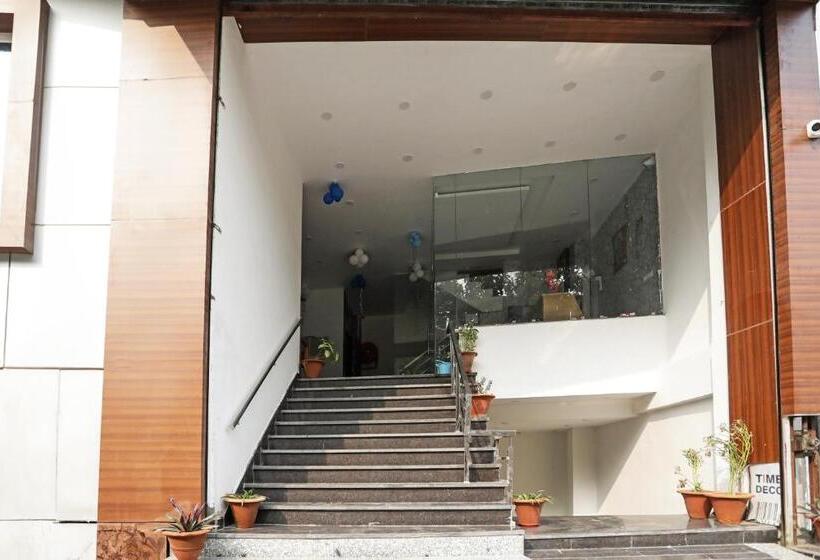 ホテル Aastha Shree Dham