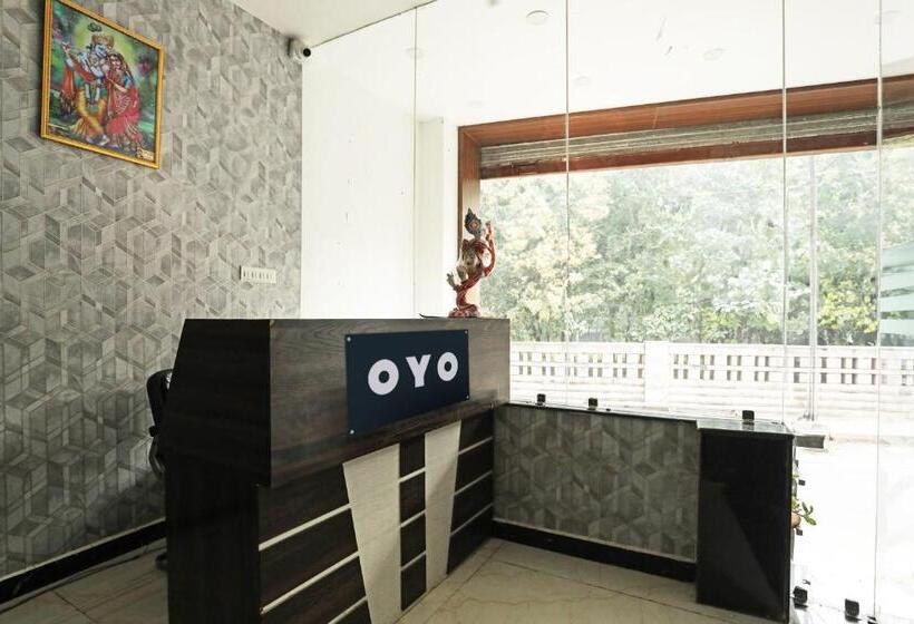 ホテル Aastha Shree Dham