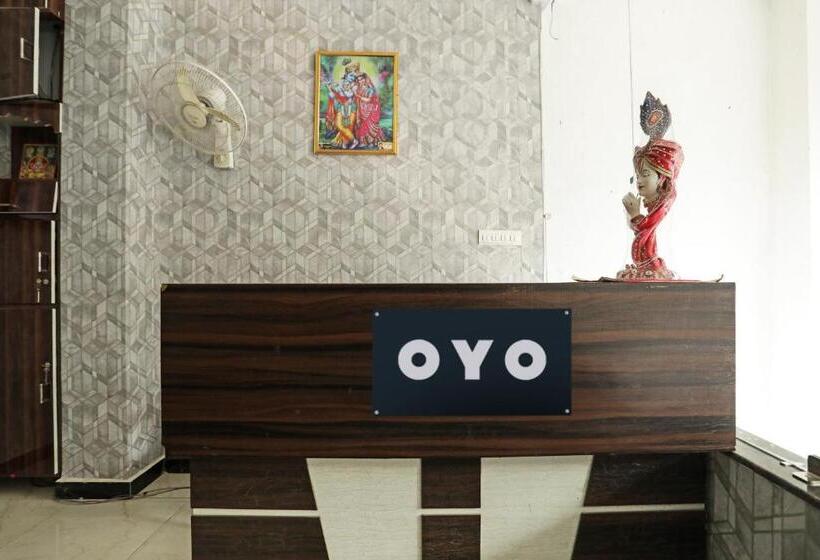 ホテル Aastha Shree Dham