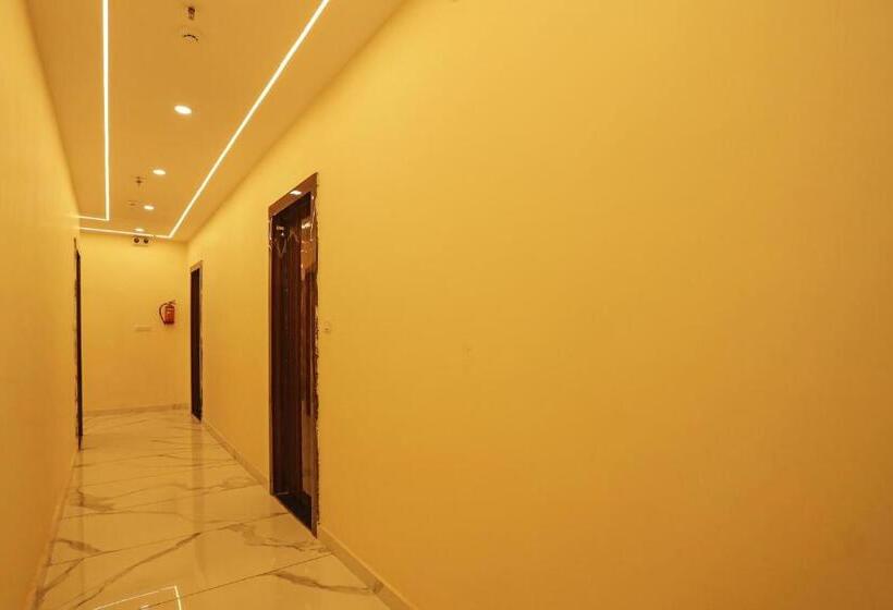 ホテル Aastha Shree Dham