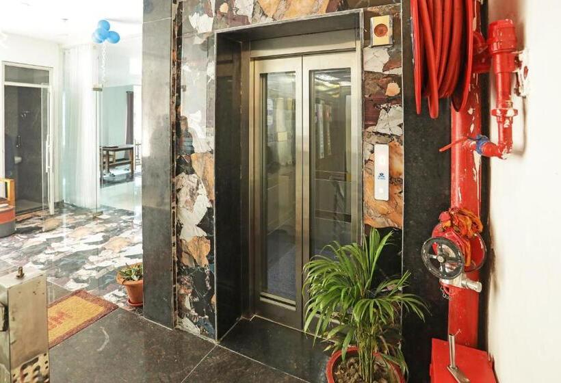 ホテル Aastha Shree Dham