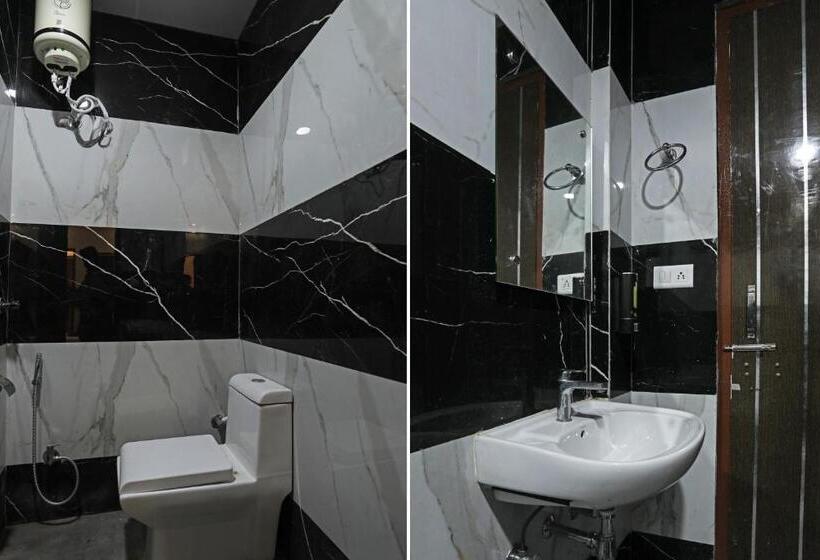 ホテル Aastha Shree Dham