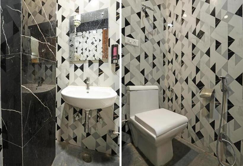 ホテル Aastha Shree Dham