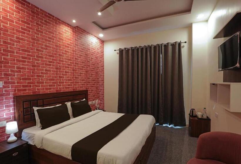 ホテル Aastha Shree Dham