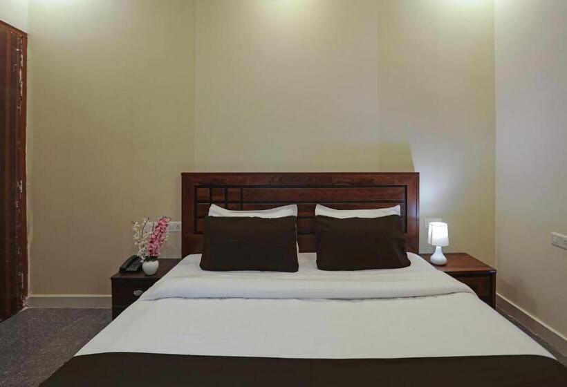 ホテル Aastha Shree Dham