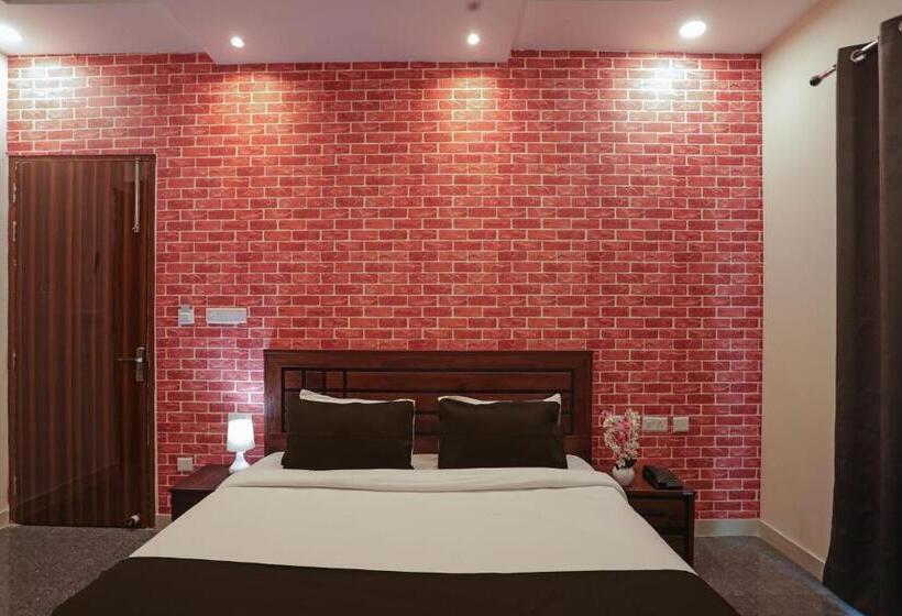 ホテル Aastha Shree Dham