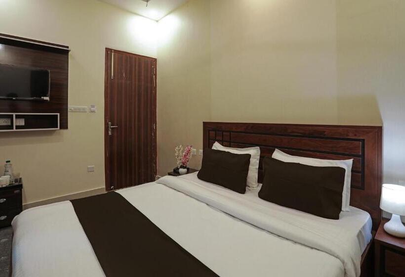 ホテル Aastha Shree Dham