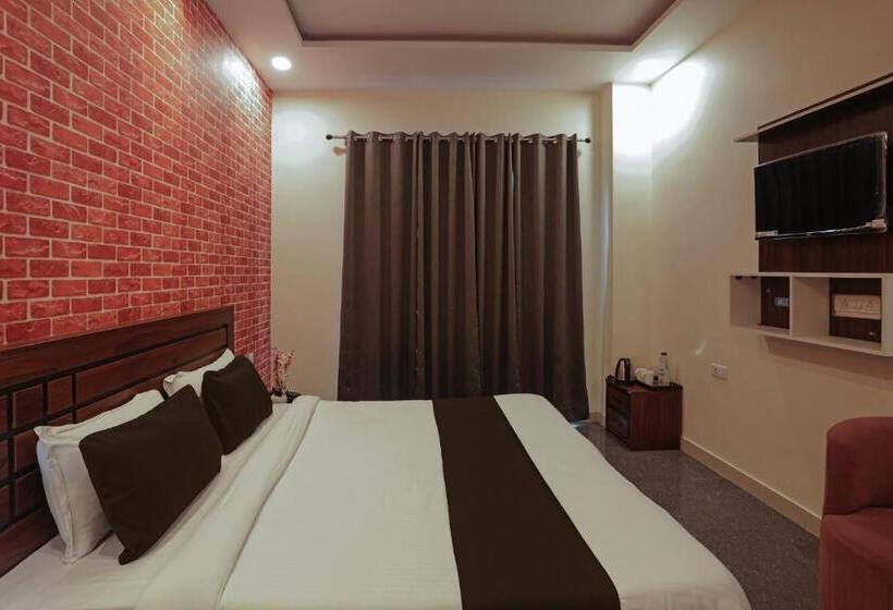 ホテル Aastha Shree Dham