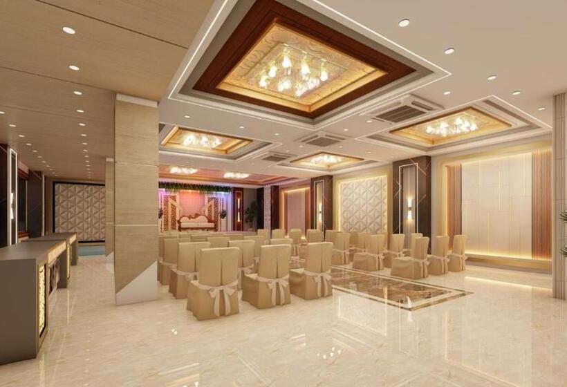 ホテル Aastha Shree Dham