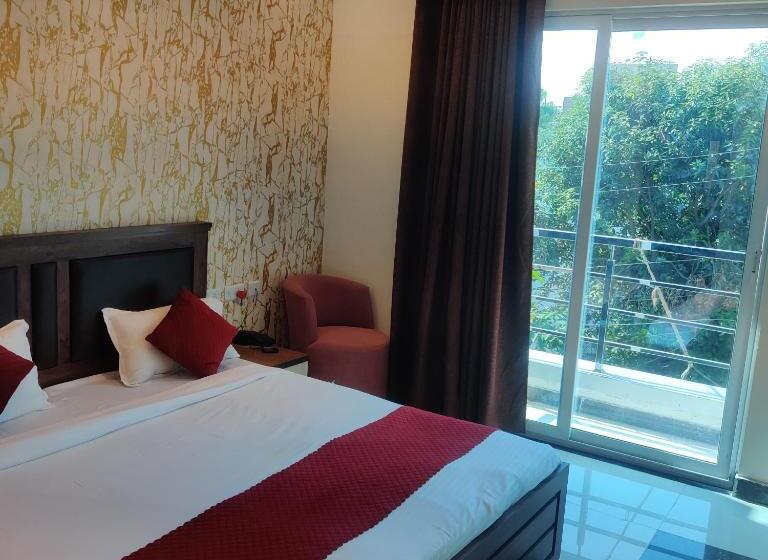 ホテル Aastha Shree Dham