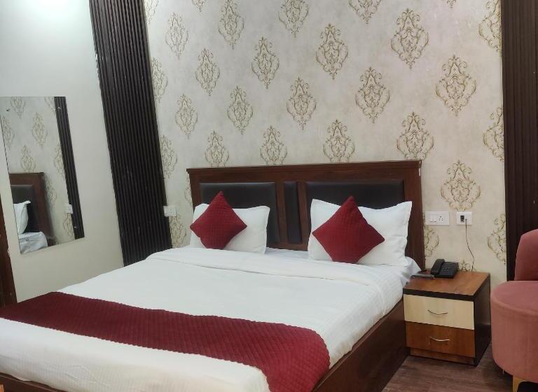 ホテル Aastha Shree Dham