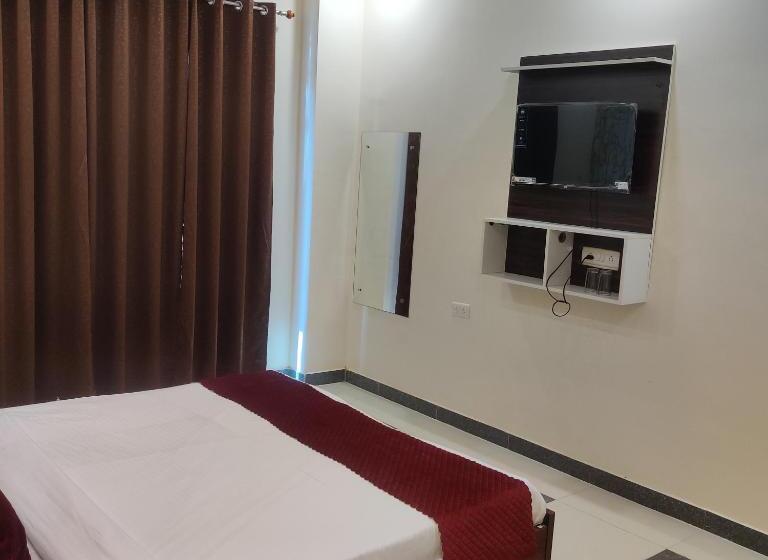 ホテル Aastha Shree Dham