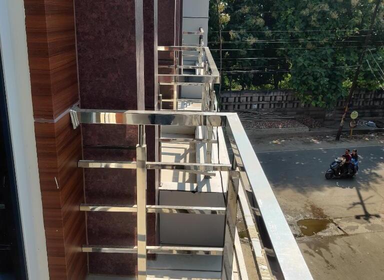 ホテル Aastha Shree Dham