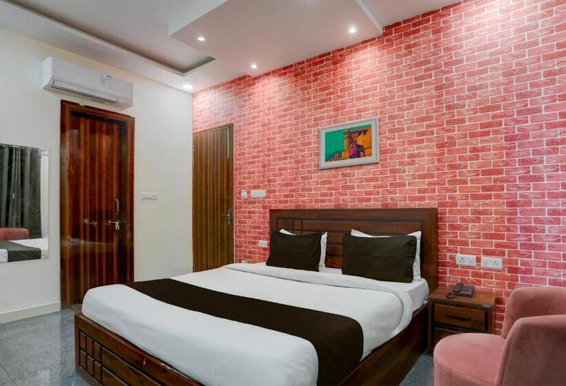 ホテル Aastha Shree Dham