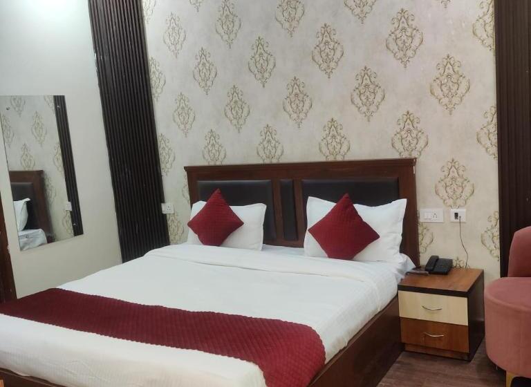 ホテル Aastha Shree Dham