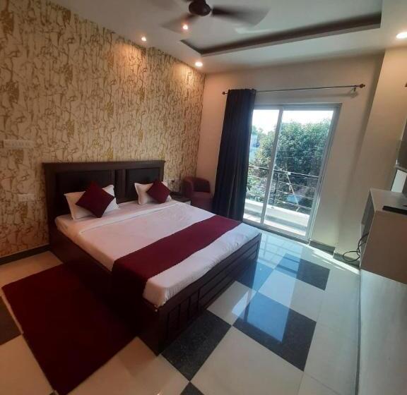 ホテル Aastha Shree Dham