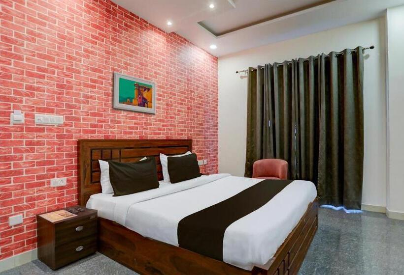 ホテル Aastha Shree Dham