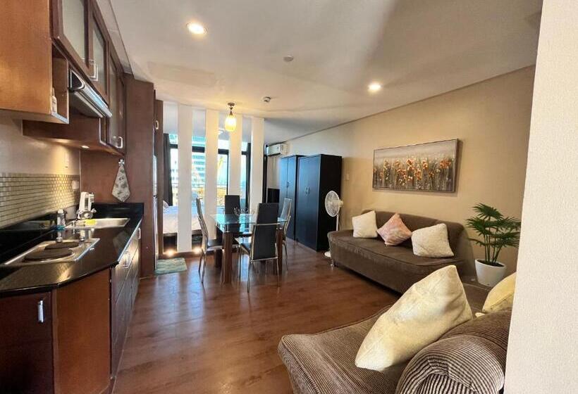 فندق Appleone Ayala Condo With Balcony