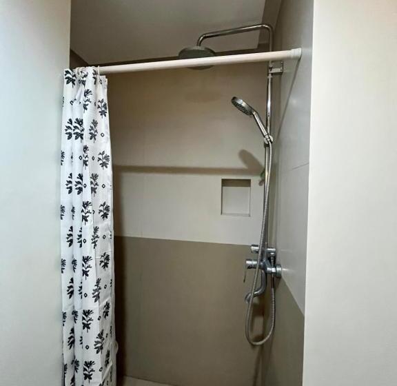 هتل Appleone Ayala Condo With Balcony