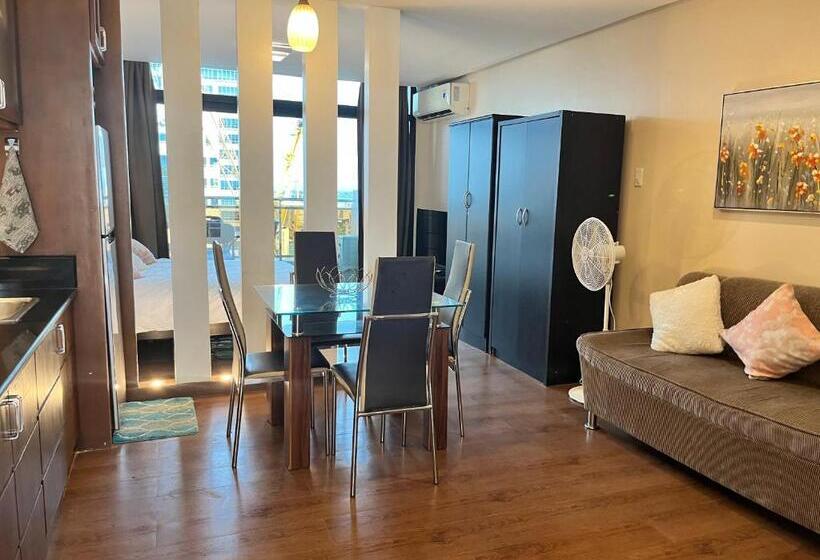 هتل Appleone Ayala Condo With Balcony