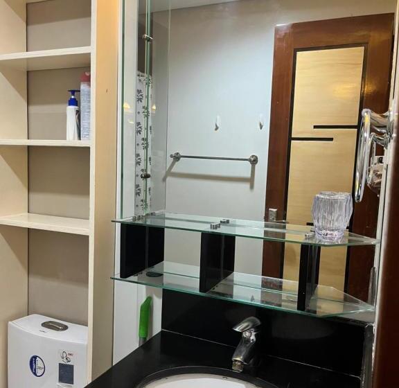 هتل Appleone Ayala Condo With Balcony