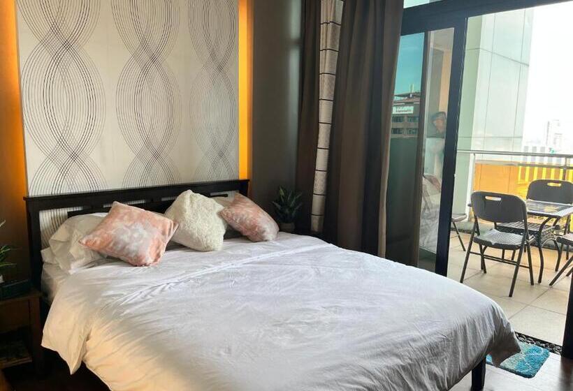 هتل Appleone Ayala Condo With Balcony