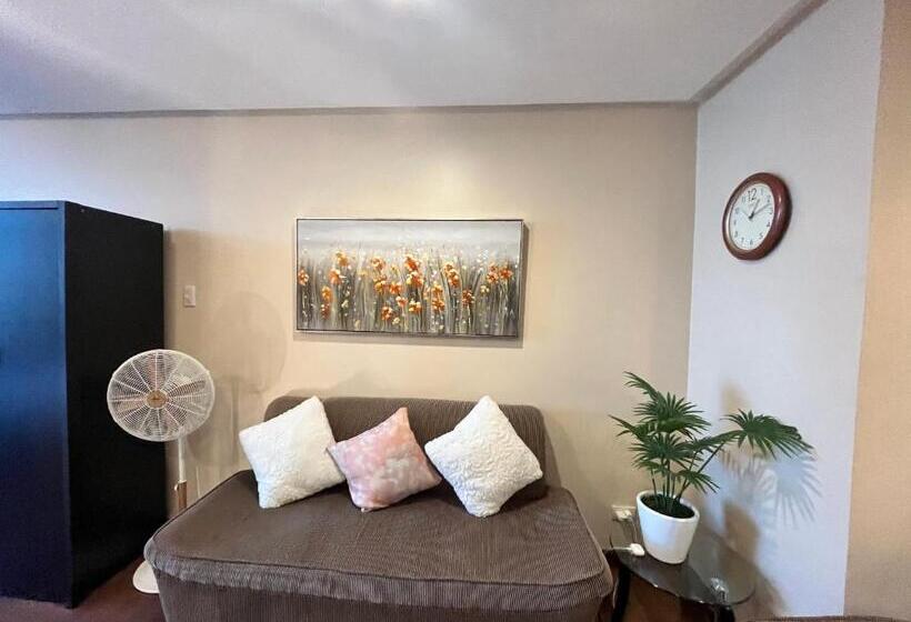 هتل Appleone Ayala Condo With Balcony