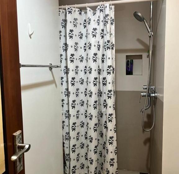 هتل Appleone Ayala Condo With Balcony