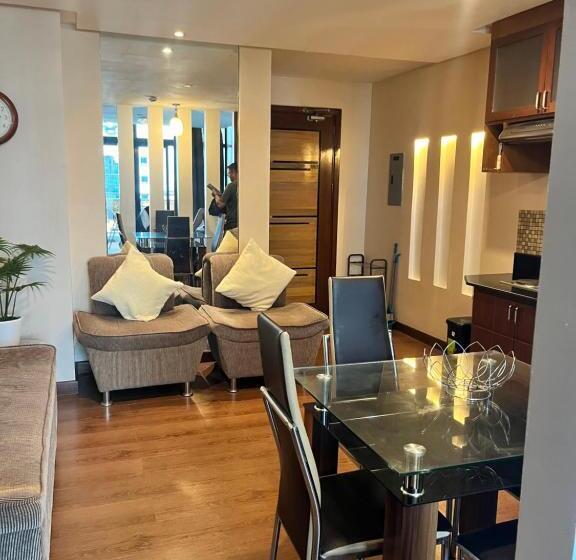 هتل Appleone Ayala Condo With Balcony