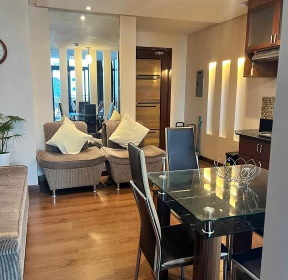 هتل Appleone Ayala Condo With Balcony