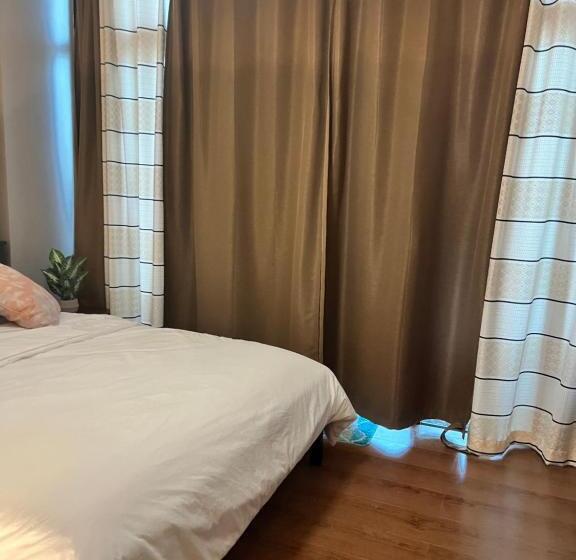 هتل Appleone Ayala Condo With Balcony