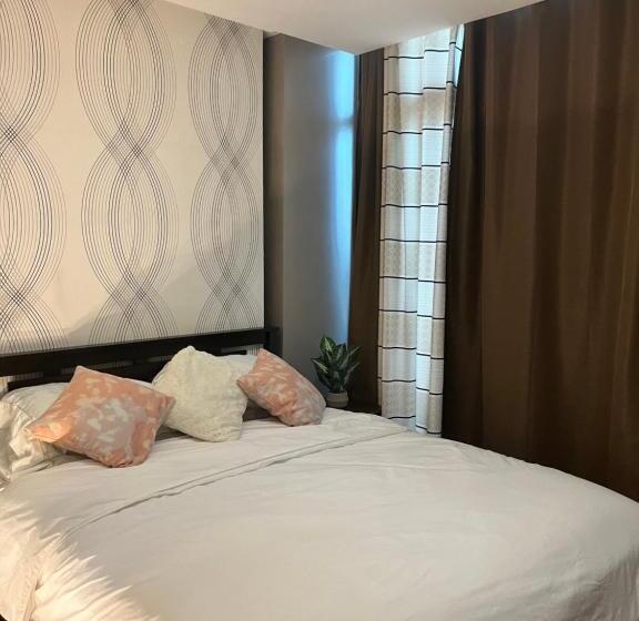 هتل Appleone Ayala Condo With Balcony