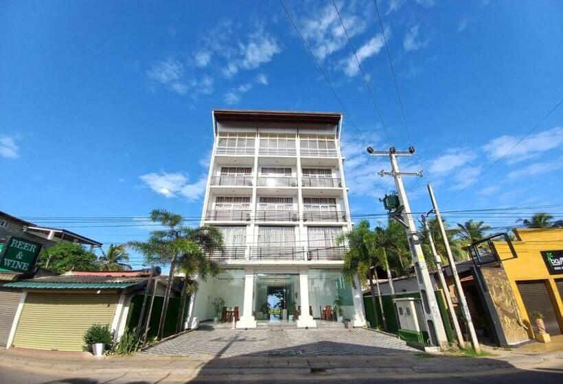 Отель Beverly Beach Negombo