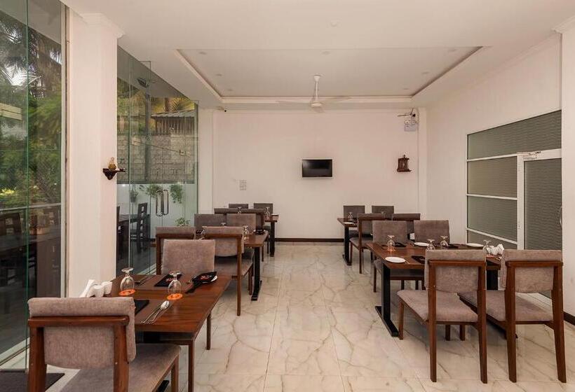 Отель Beverly Beach Negombo