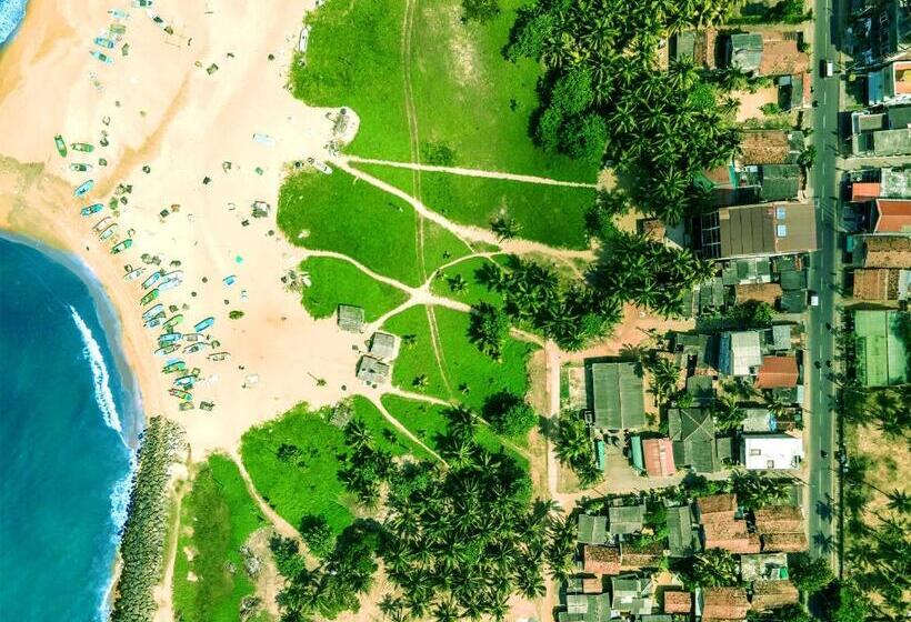 Отель Beverly Beach Negombo