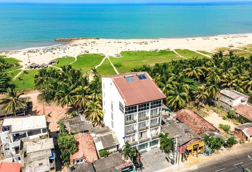 Отель Beverly Beach Negombo